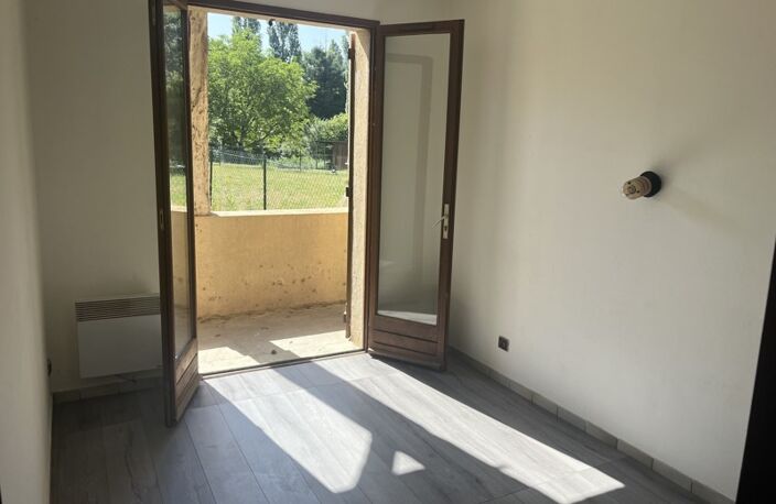 Maison en pierre de 3 pièces principales — photo 2