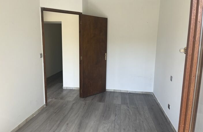 Maison en pierre de 3 pièces principales — photo 4