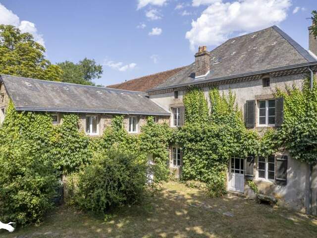 Maison en pierre de 9 pièces principales — photo du bien