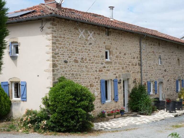 Maison en pierre de 6 pièces principales — photo 1