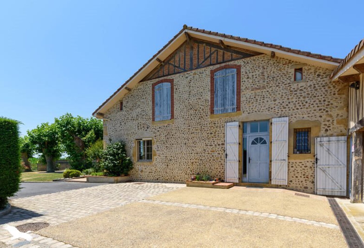 Maison en pierre de 6 pièces principales — photo 1
