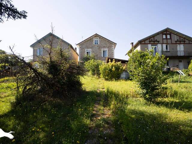 Maison en pierre de 4 pièces principales — photo du bien