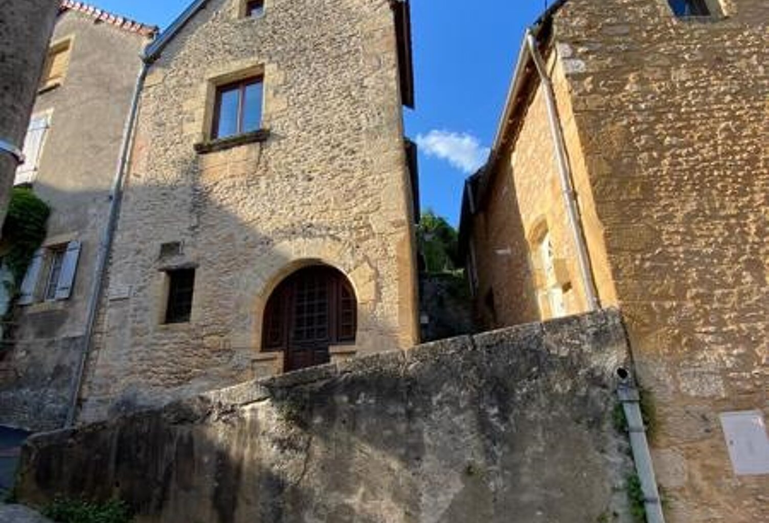 Maison en pierre de 3 pièces principales — photo 1