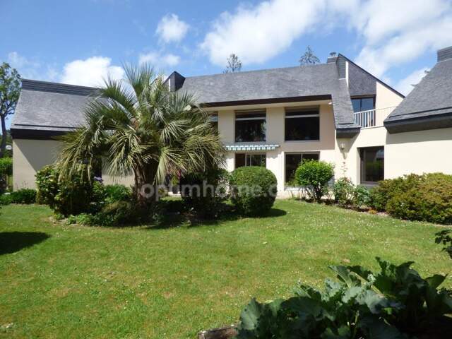 Vaste maison 220 m2 avec beau terrain — photo du bien