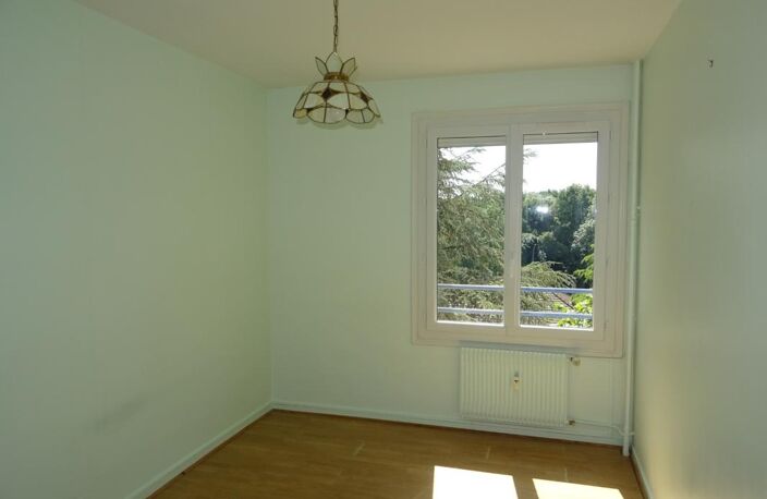 LIMOGES SECTEUR SUD BEL APPARTEMENT  F3 D'ENVIRON 60 M² AU PREMIER ETAGE SANS ASCENCEUR DEUX CHAMBRES — photo 4