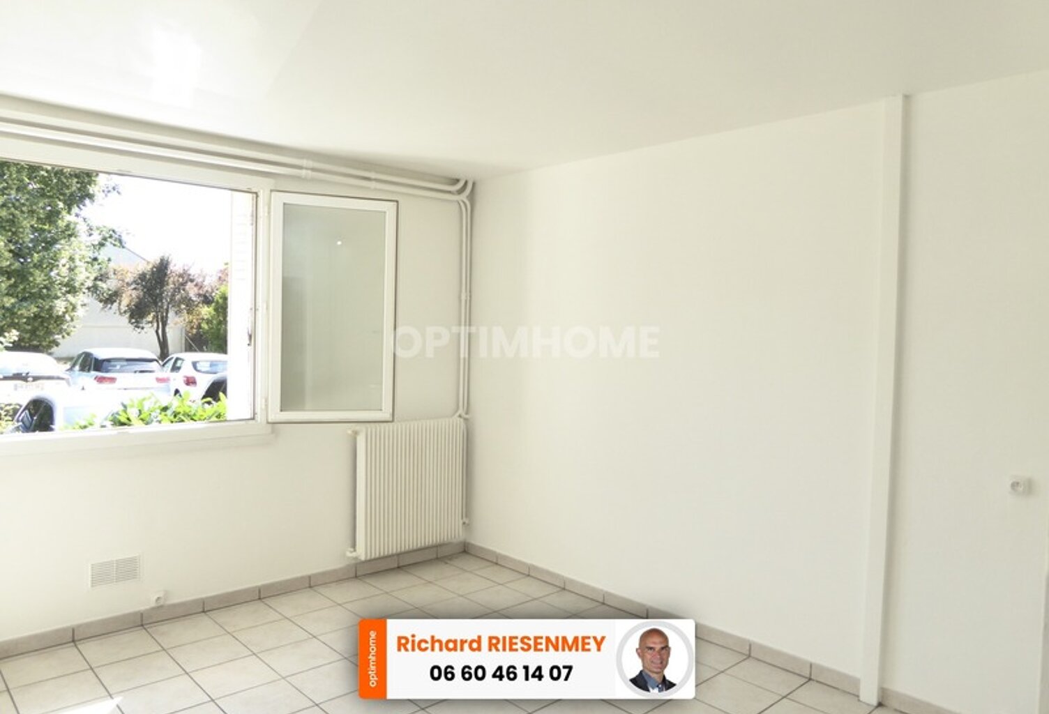 Studio en RDC avec parking BRUYERES LE CHATEL (91) — photo 1