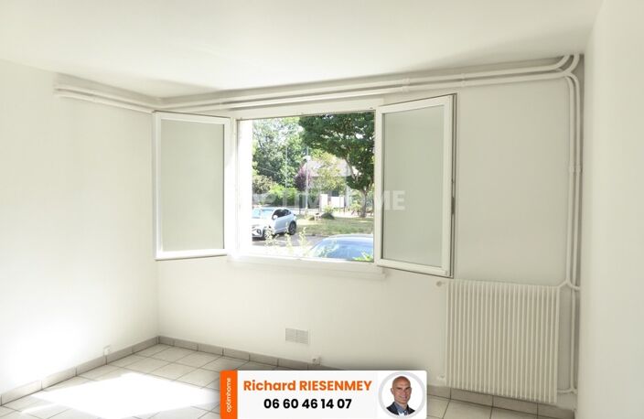 Studio en RDC avec parking BRUYERES LE CHATEL (91) — photo 2