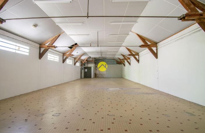 Local commercial au centre ville — photo 3