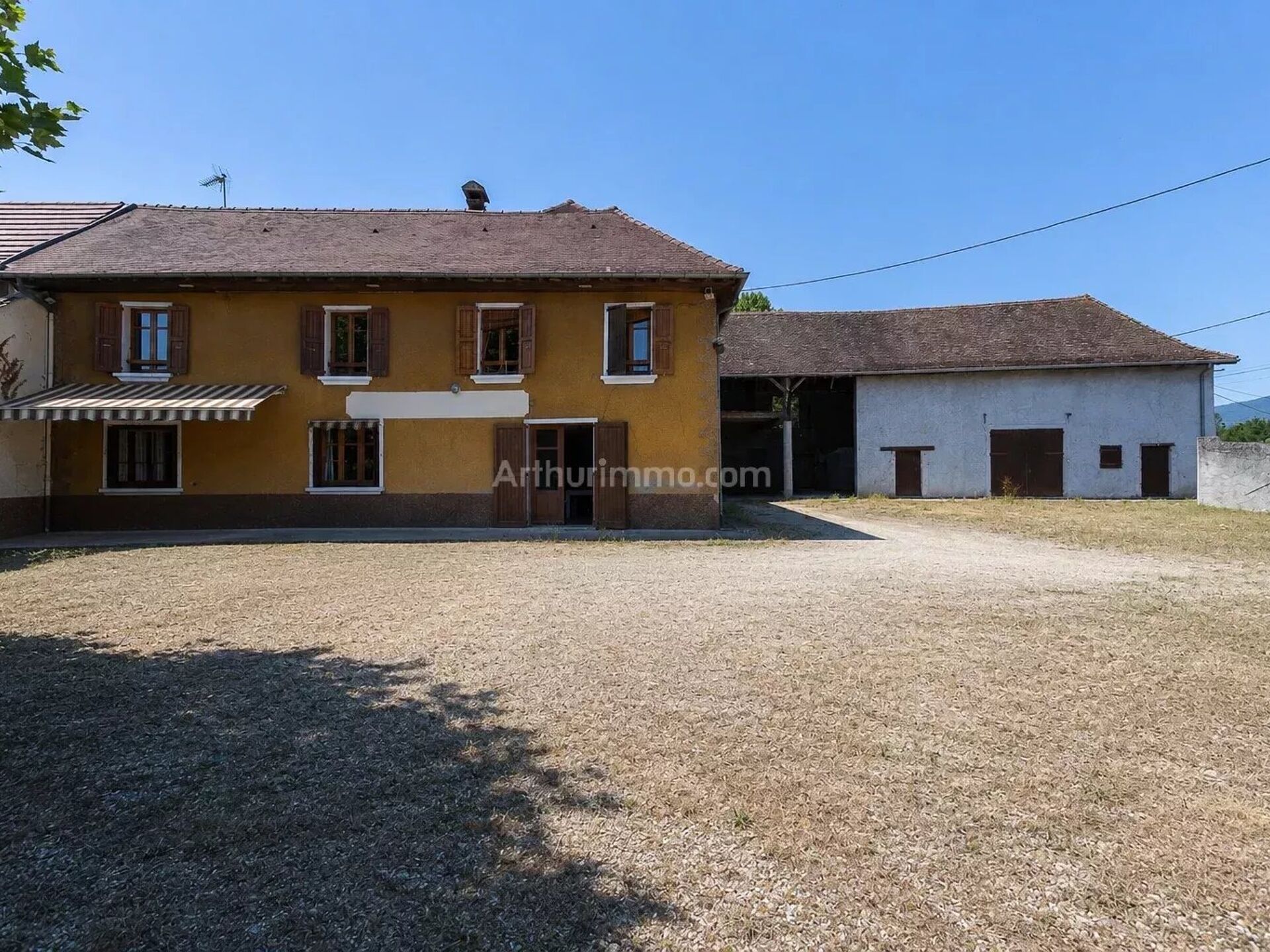 Maison 7 pièces 200 m² · à Groslée-Saint-Benoit · 200 m² · 210 000 €