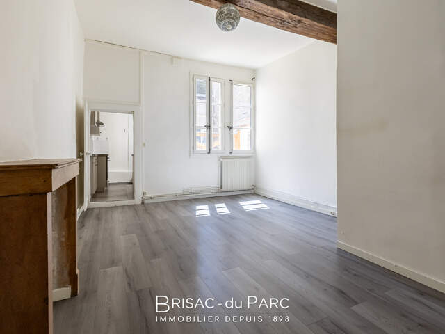 DIJON CENTRE - Appartement T2 Bis Atypique de 58 m² environ - Bon état — photo du bien