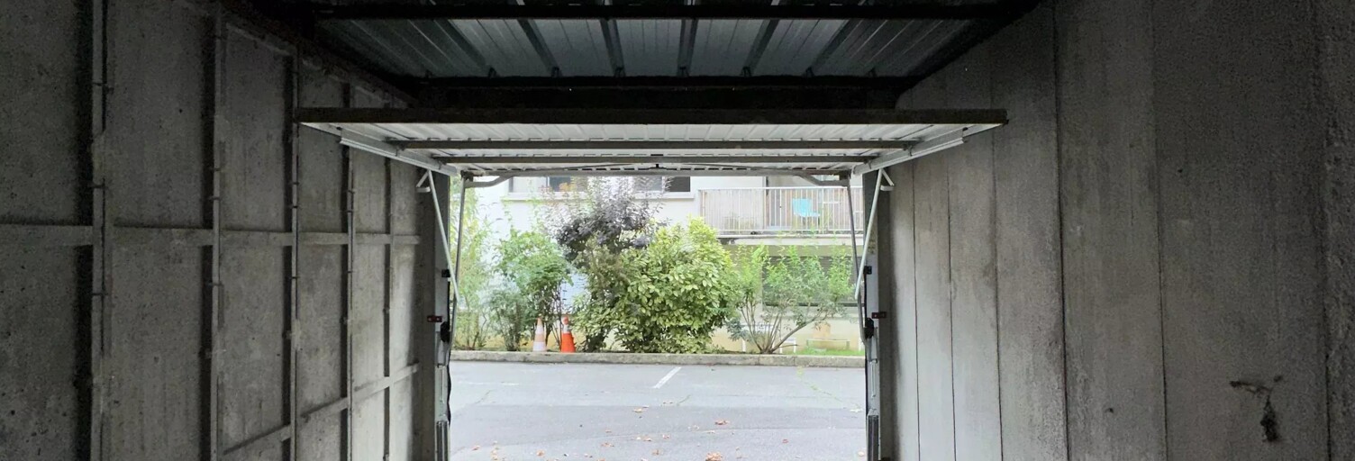 Garage   m² à louer à Crosne (91560)