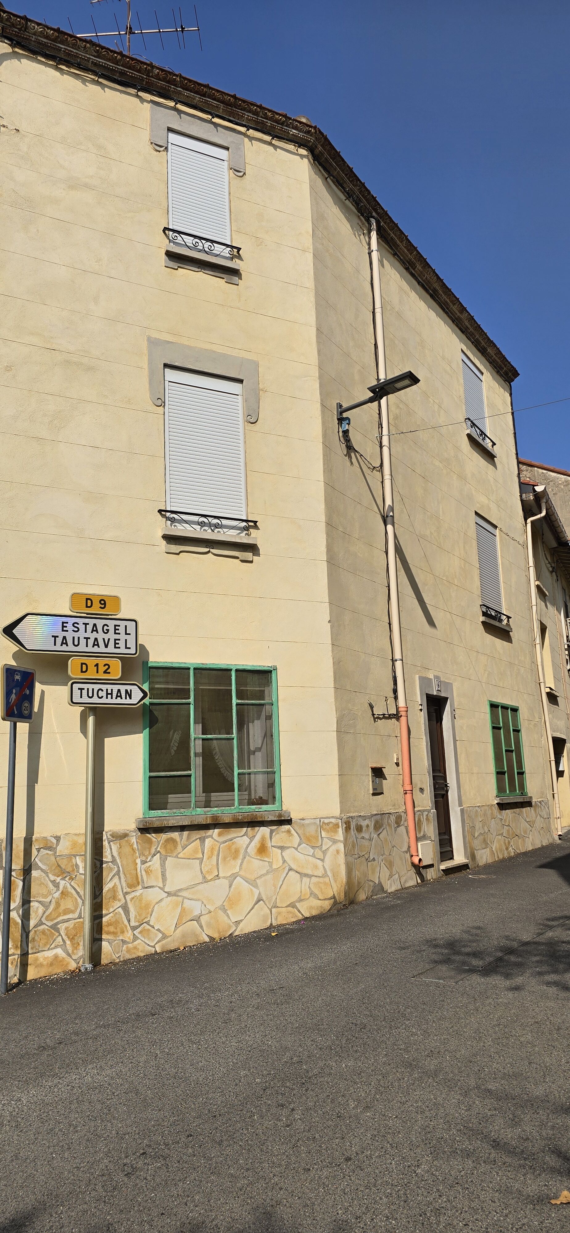 A VENDRE à Vingrau (66600) Maison de Village A RAFRAICHIR