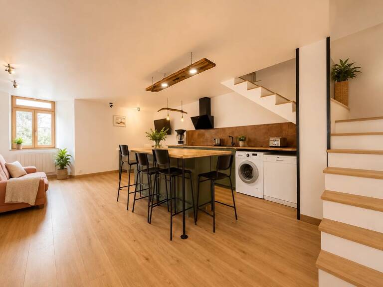 EXCLUSIVITÉ – APPARTEMENT T2 RÉNOVÉ AU CENTRE-VILLE DE RÉGUSSE — photo 1
