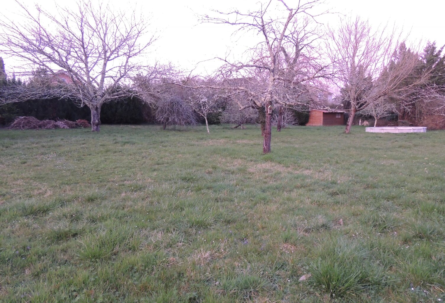 EXCLUSIVITÉ – TERRAIN CONSTRUCTIBLE – 1000 M² – CENTRE-VILLE SAINT-ASTIER — photo 1
