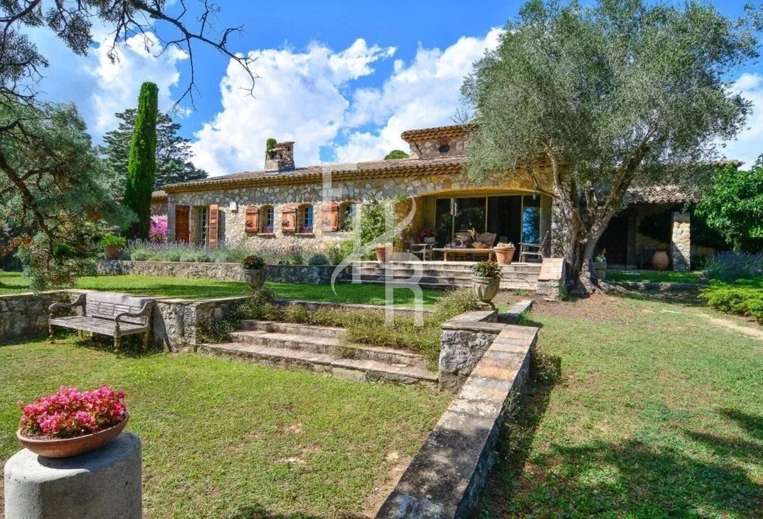 Mas provençal en pierre à la vente à Mougins avec vue panoramique — photo 1
