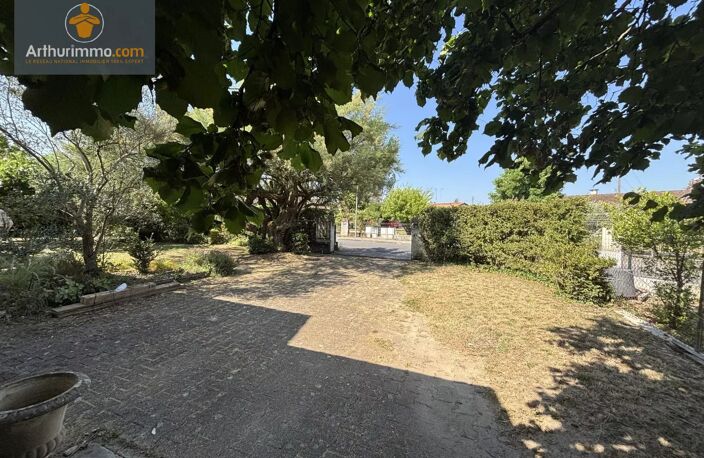 maison de plain pied avec jardin et garage — photo 3