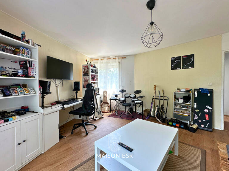 Appartement T2 avec balcon, parking et cave — photo 1