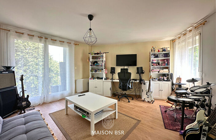 Appartement T2 avec balcon, parking et cave — photo 2