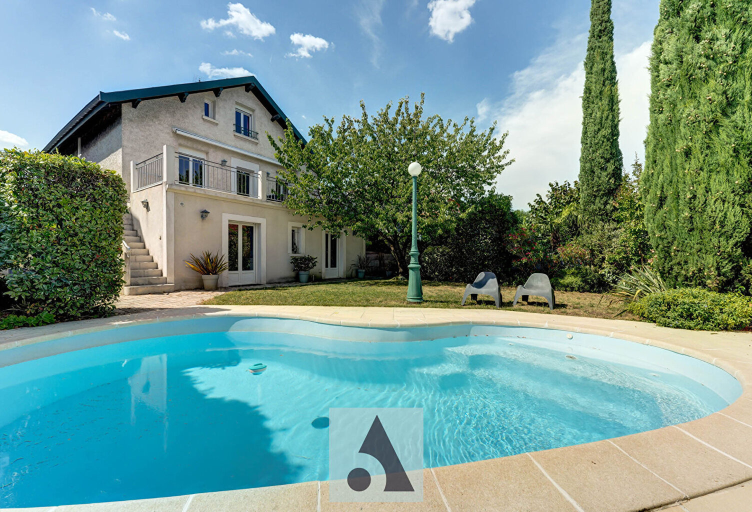 Maison Bron Essarts - Proche Lyon 8e — photo 1