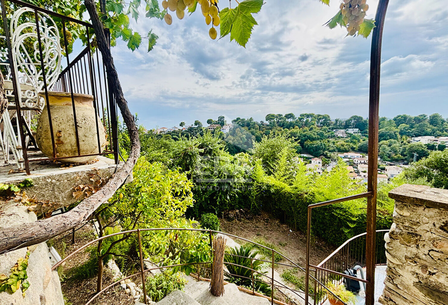 Une adresse rare au coeur du Haut-de-Cagnes — photo 1