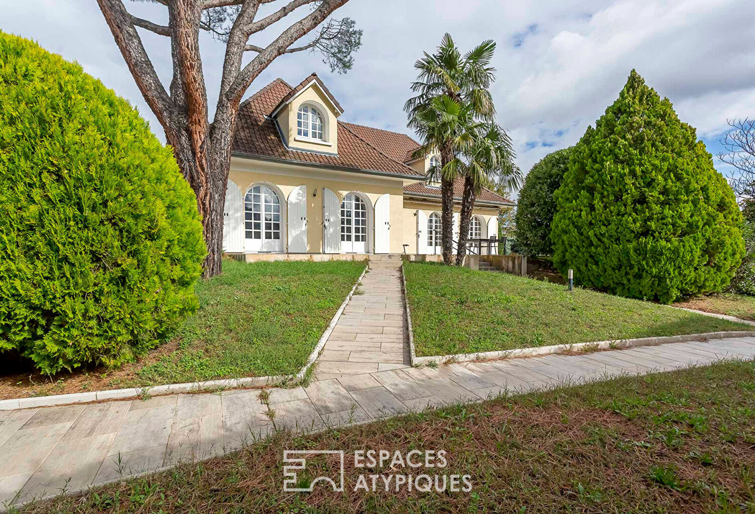 Maison familiale avec jardin et piscine — photo 1