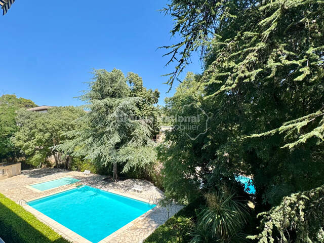 Appartement P4 de 91 m² avec parking dans résidence avec piscine Nîmes - Trois Pliers — photo du bien