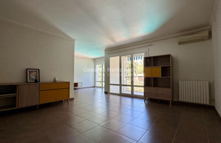 Appartement P4 de 91 m² avec parking dans résidence avec piscine Nîmes - Trois Pliers — photo 2