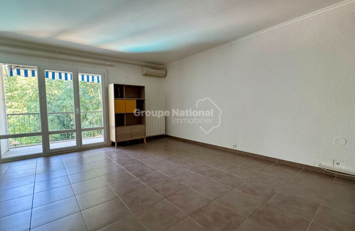 Appartement P4 de 91 m² avec parking dans résidence avec piscine Nîmes - Trois Pliers — photo 3