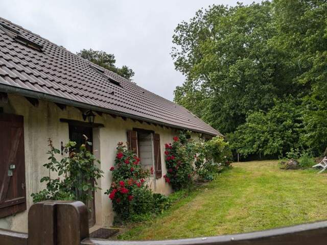 Maison en pierre de 4 pièces principales — photo du bien