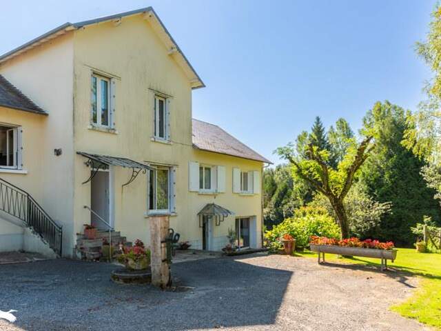 Maison en pierre de 6 pièces principales — photo du bien