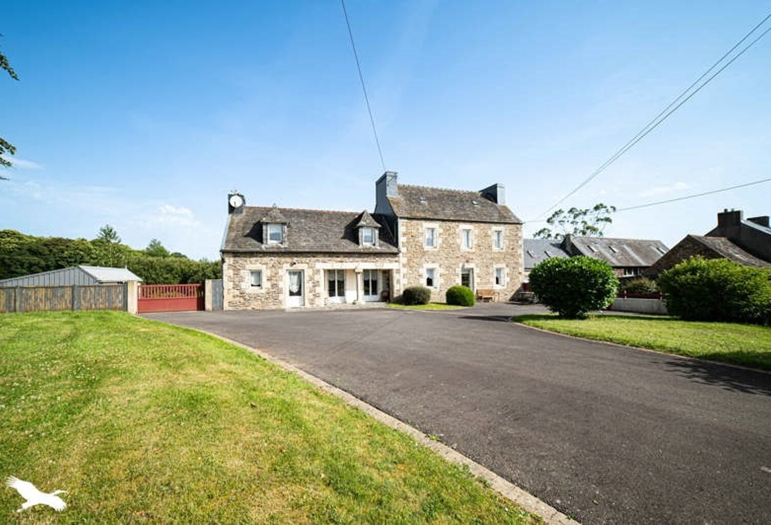Maison en pierre de 10 pièces principales — photo 1
