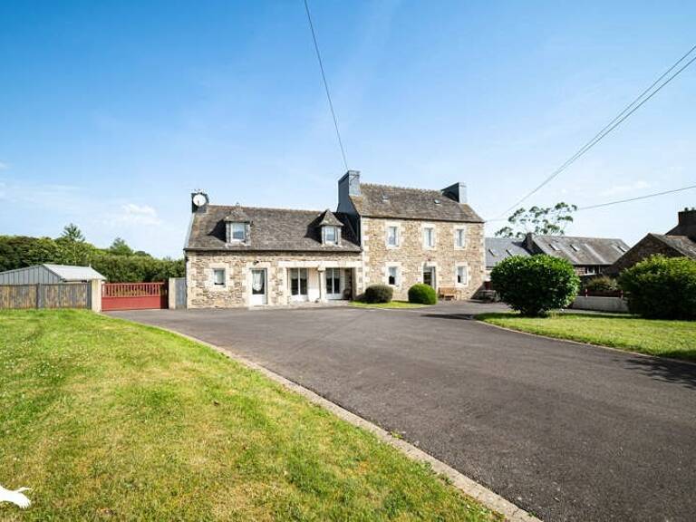Maison en pierre de 10 pièces principales — photo 1
