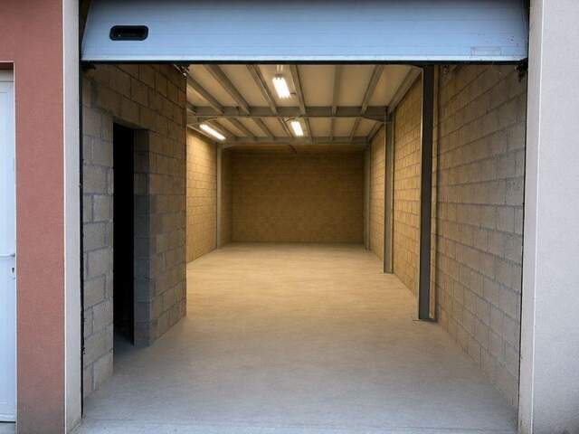 Location Local d'activités 95 m&sup2; — photo du bien