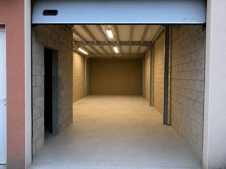 Location Local d'activités 95 m&sup2; — photo 1