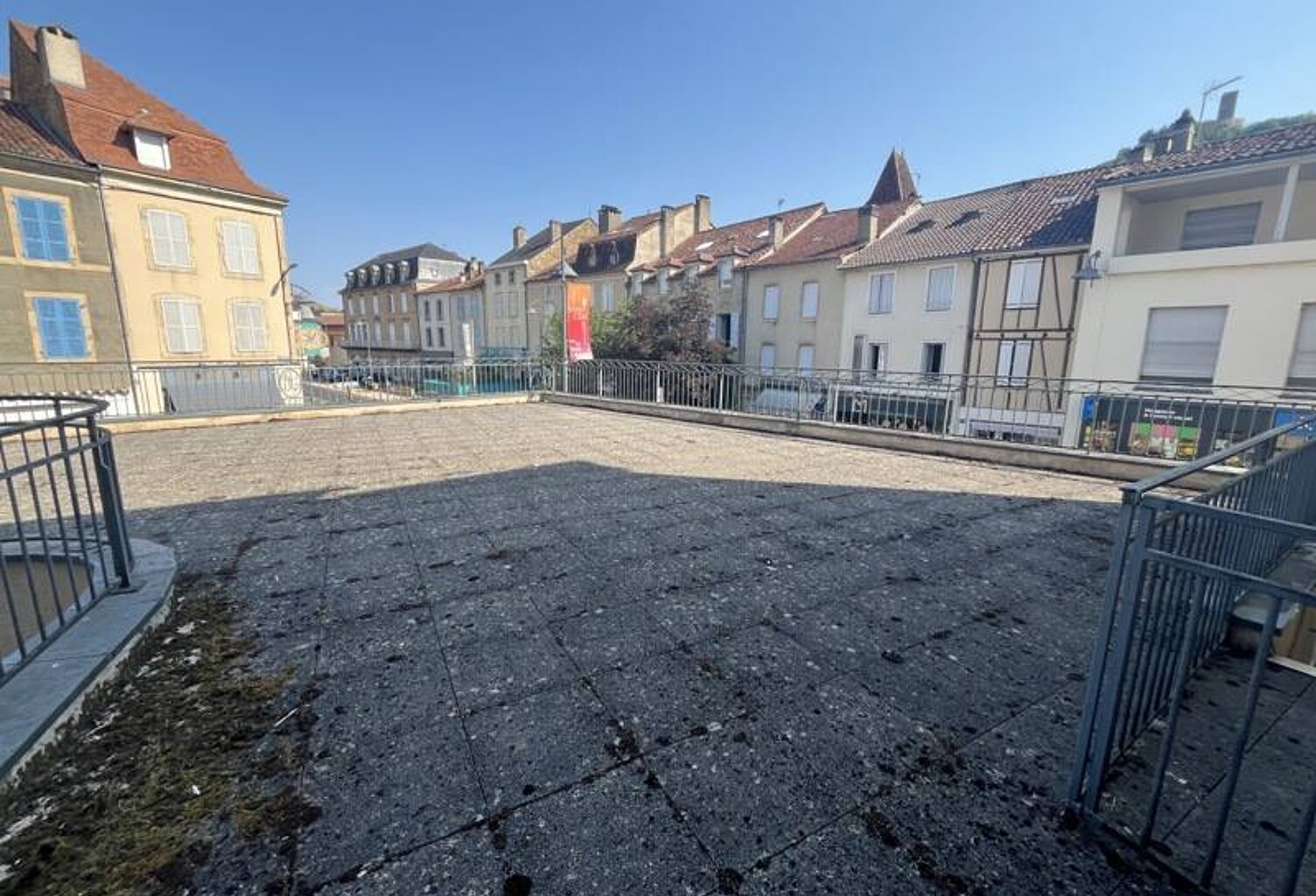 Vente immeuble   Saint-Céré (46400) — photo 1
