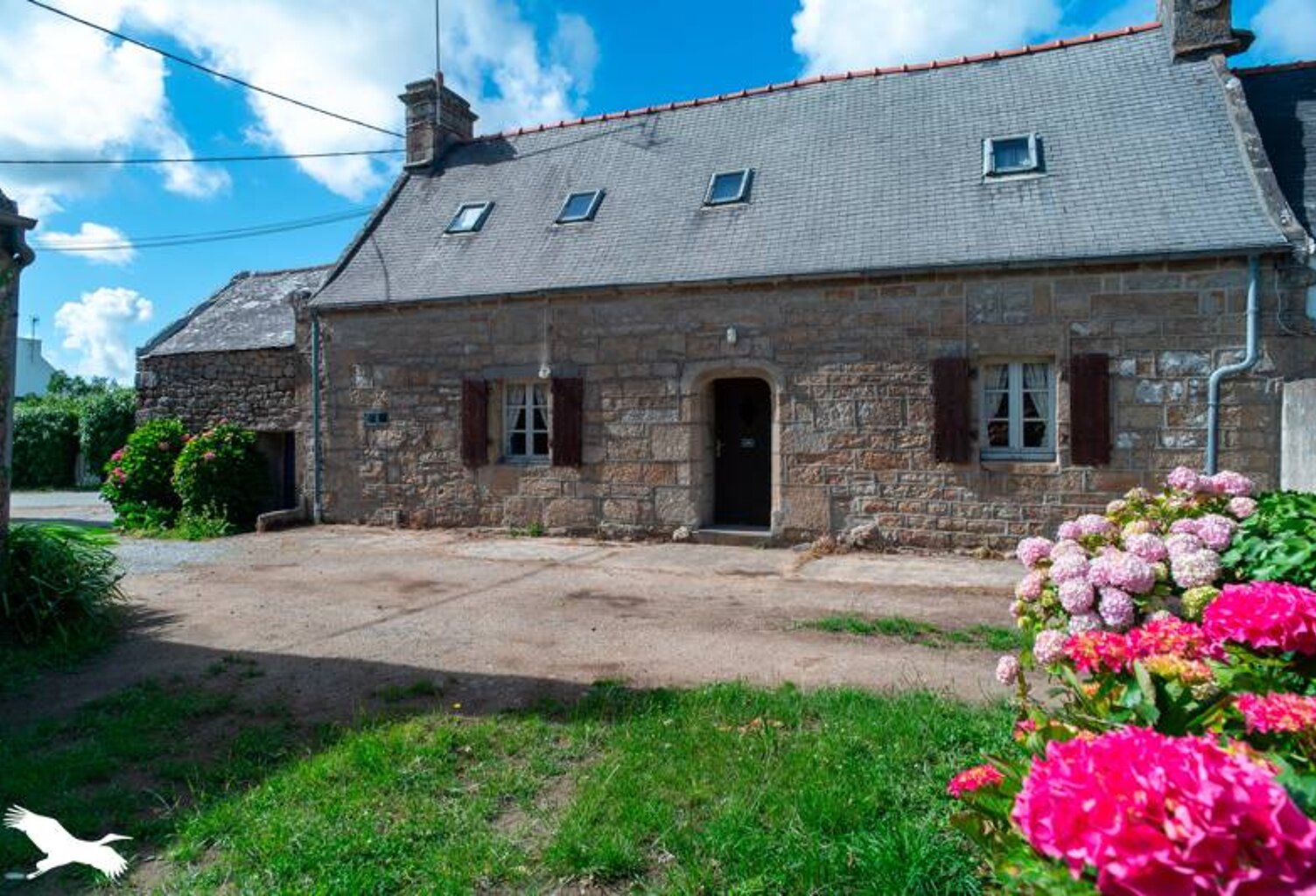 Maison en pierre de 3 pièces principales — photo 1