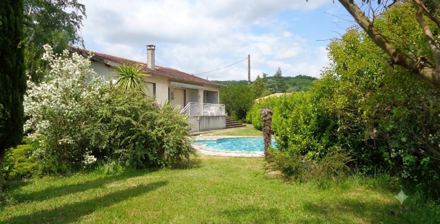 Pavillon avec Piscine — photo 1