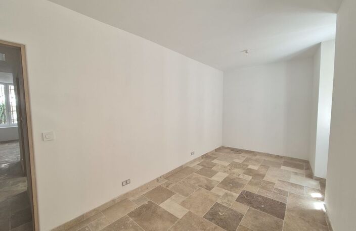 BEL APPARTEMENT T2 CENTRE PORT-VIEUX — photo 4