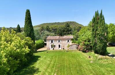 MAS PROVENÇAL ET DEPENDANCE DANS UN ECRUN DE VERDURE — photo du bien