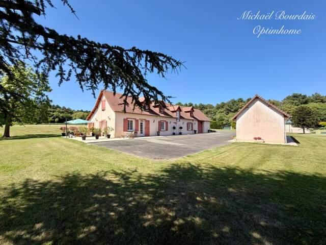 Maison de caractère 230 m2 avec 7 hectares de prairie – Vie de plain-pied – Secteur Oizé — photo du bien