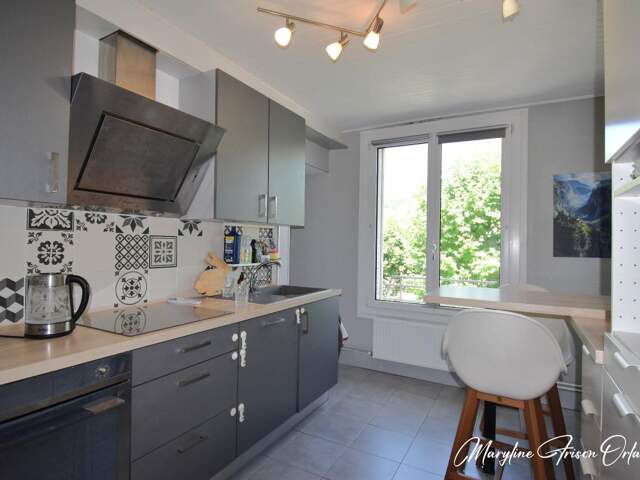 Appartement 4 pièces en dernier étage, plein centre — photo du bien