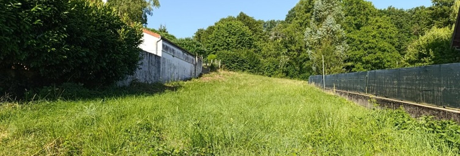 Terrain  790 m² à vendre à Saint-Priest-Bramefant (63310)
