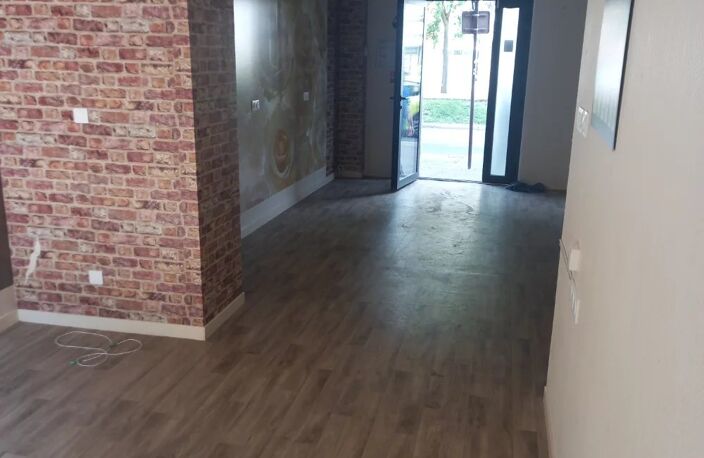 Location commerce 2 pièces 50 m² à Hénin-Beaumont (62110) — photo 2