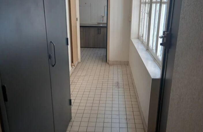 Location commerce 2 pièces 50 m² à Hénin-Beaumont (62110) — photo 3