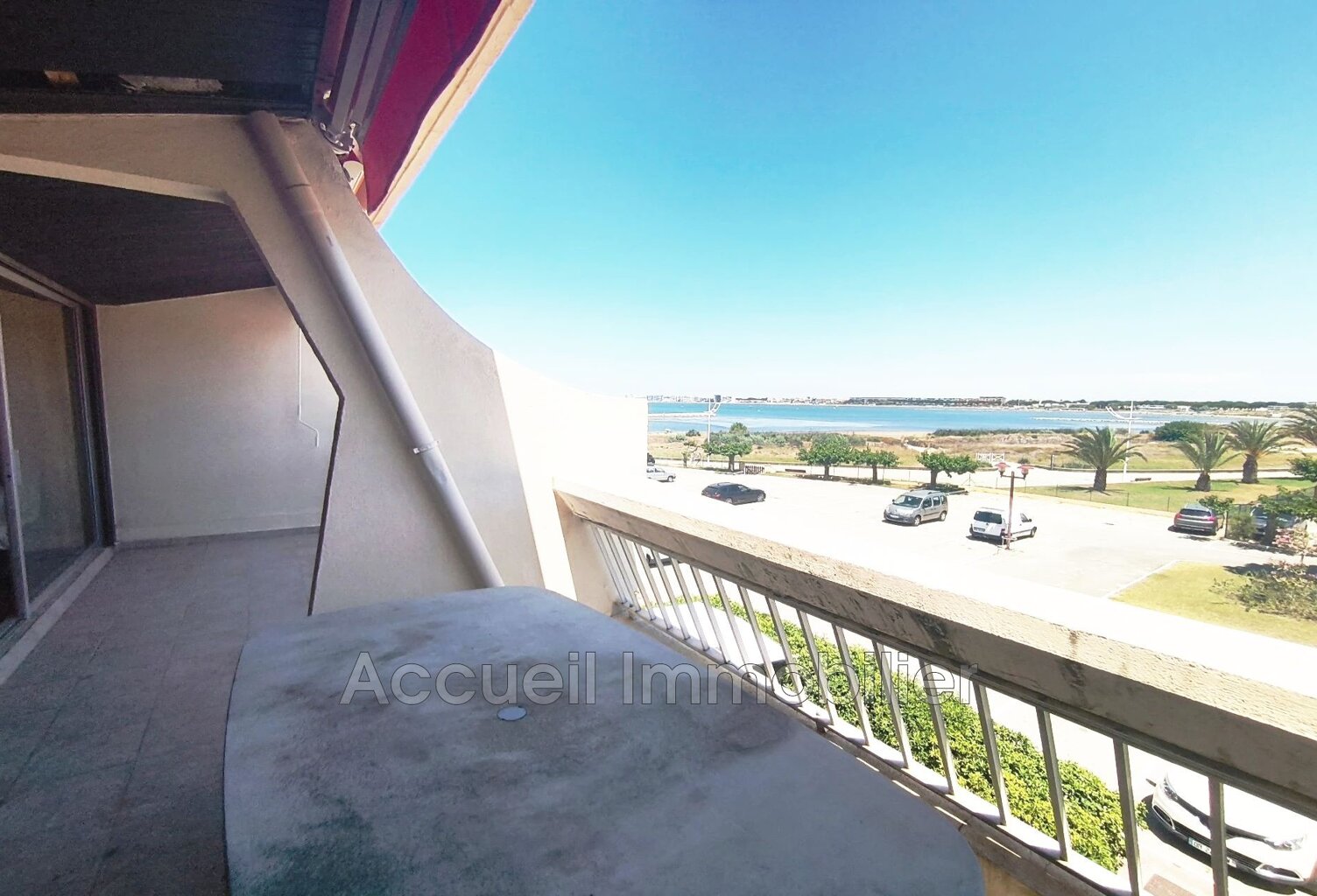 P3 traversant au calme avec vue sur la mer et aperçu sur le po — photo 1