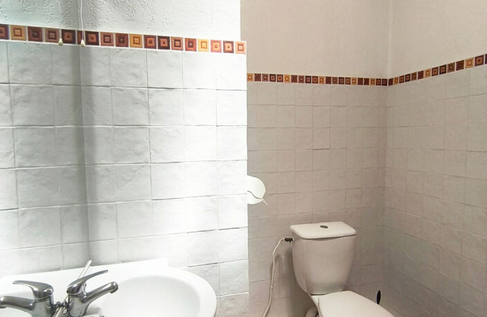 P2 au 2ème et dernier étage avec parking privé.<BR>Environ 39 m² — photo 5