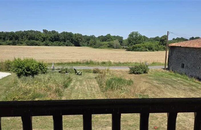 À vendre - Bijoux rural avec gîtes et piscine – Alloue (16) — photo 2