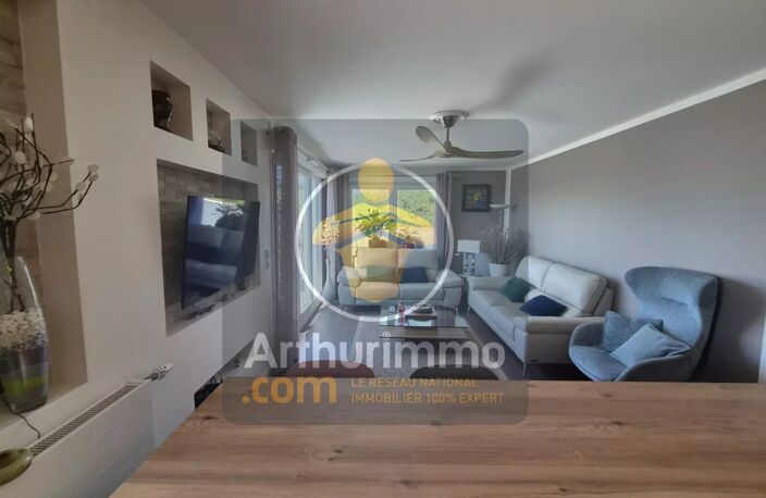 BEAU 4 PIECES AU DERNIER ETAGE AVEC MAGNIFIQUE TERRASSE AVEC VUE SUR LA TOUR EIFFEL — photo 4