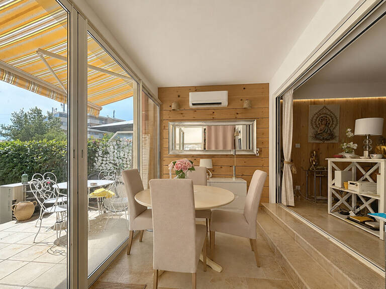 Fréjus Plage - Magnifique T2 entièrement rénové avec jardin mer a pied — photo 1