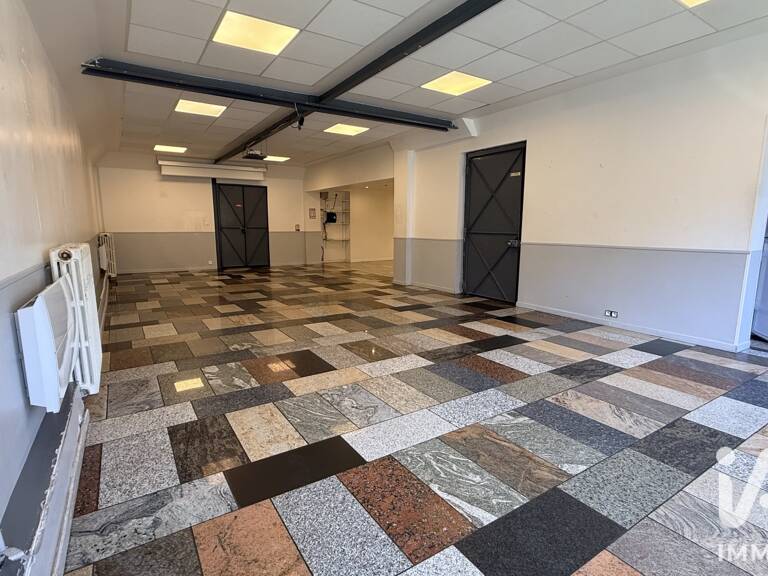 Vente Boutique/Local commercial 100 m&sup2; — photo 1